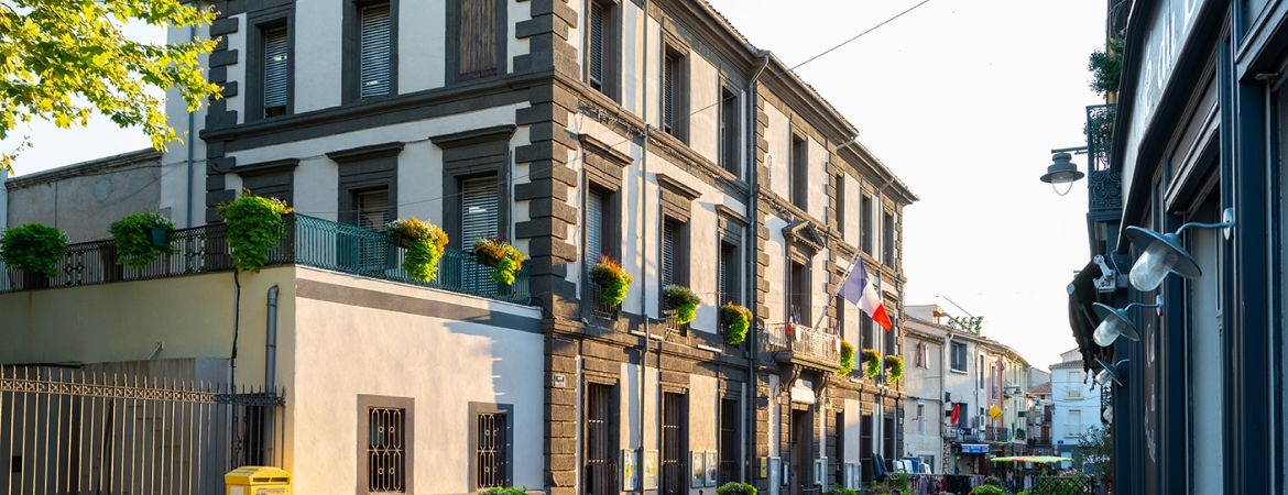 services municipaux, état civil, ressources humaines, façade de la mairie de Marseillan