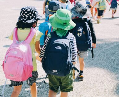 écoles people walking on gray concrete road during daytime