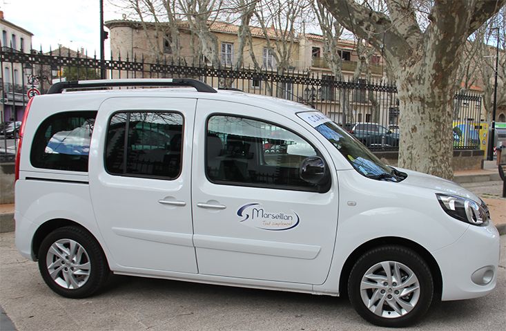 véhicule blanc navette des séniors