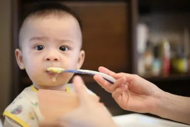 PMI Protection Maternelle et Infantile person feeding baby