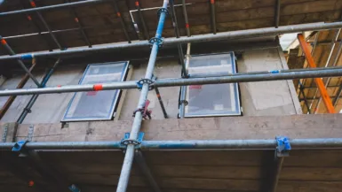 documents d'urbanisme close view of scaffolding attach to the building