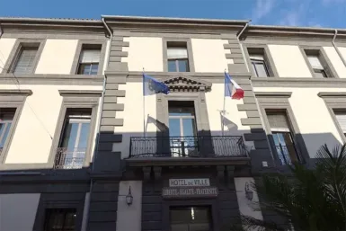mairie de marseillan recrute. façade de l'hôtel de ville