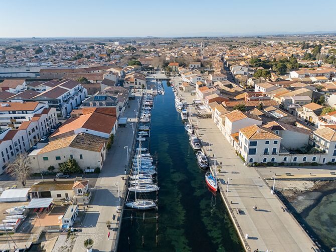 vue du ciel du port de marseillan