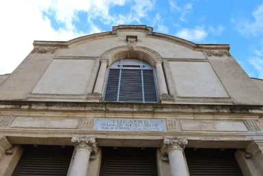 Photo du théâtre vue en contre plongée