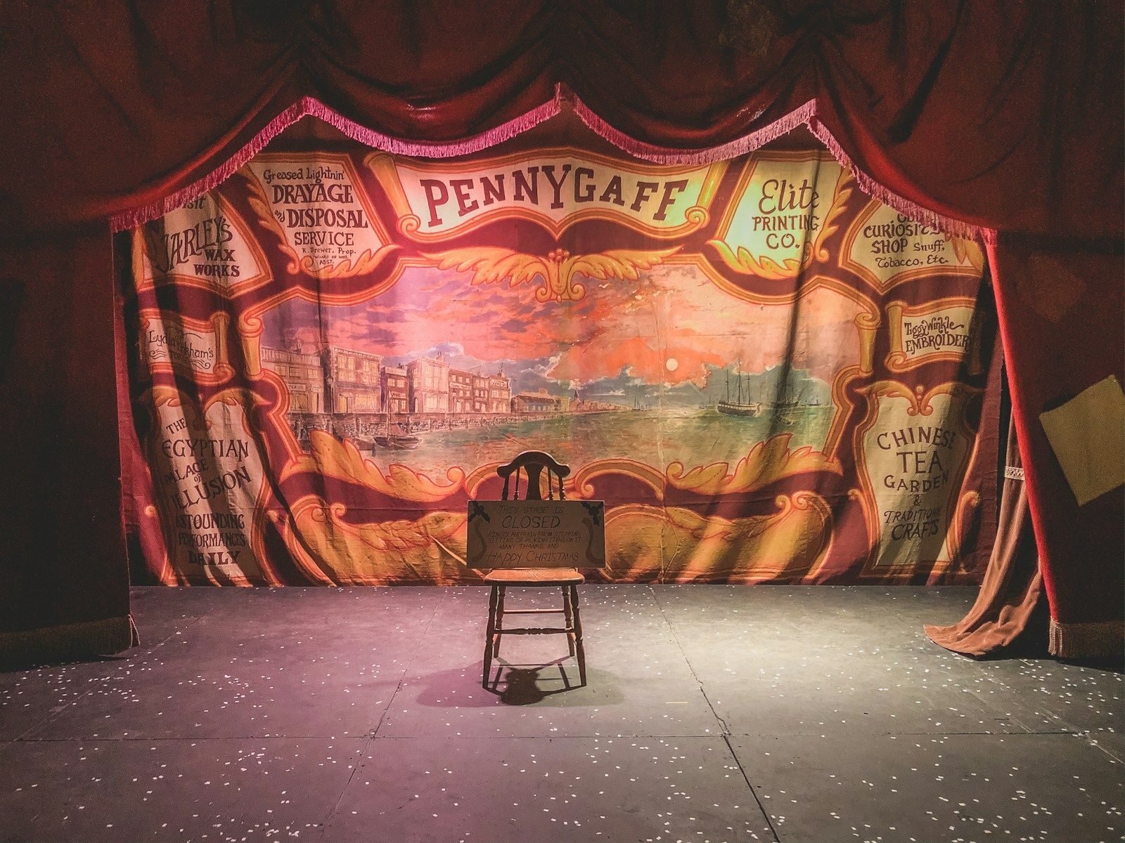 atelier cirque empty chair