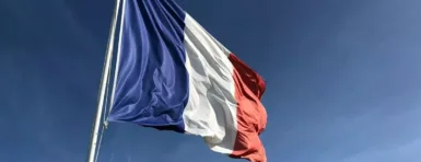 cérémonie commémorative drapeau français