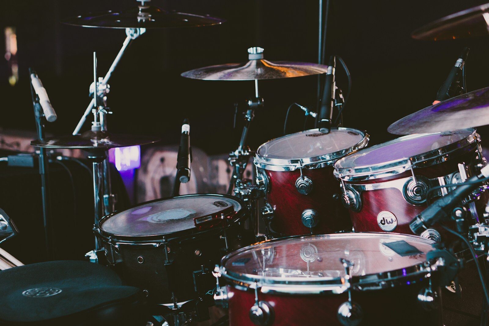 orchestre selective focus photography of red drum set Fête locale : Concert Orchestre Franck-M