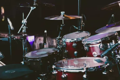 orchestre selective focus photography of red drum set Fête locale : Concert Orchestre Franck-M