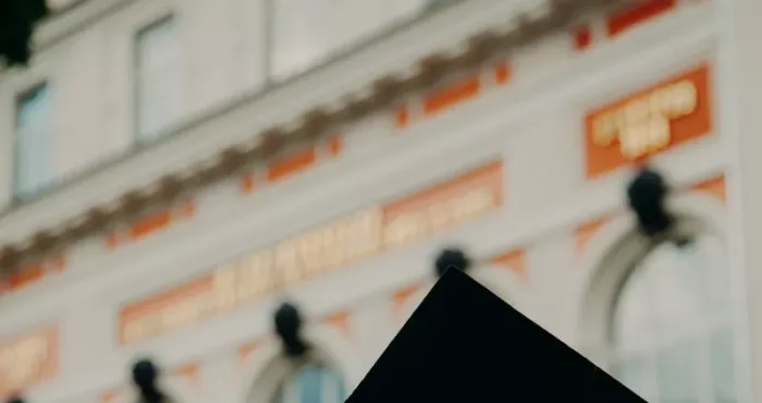 bacheliers person holding black academic hat