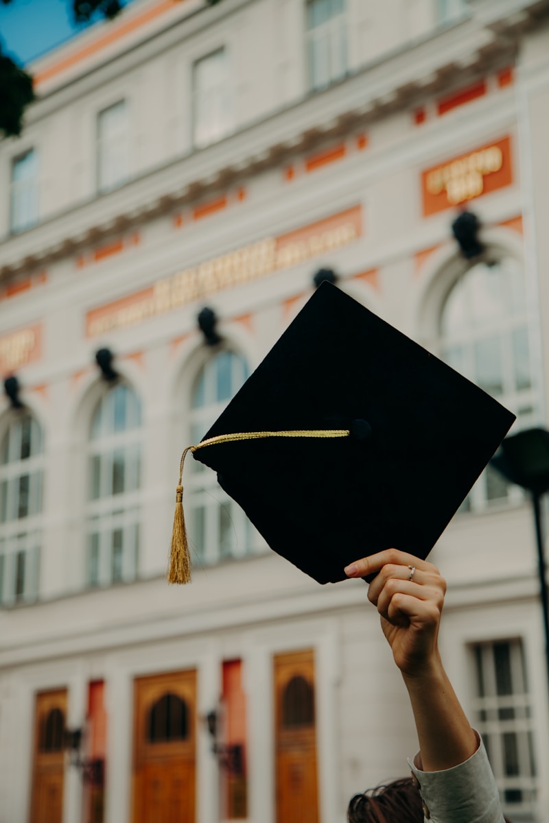 bacheliers person holding black academic hat