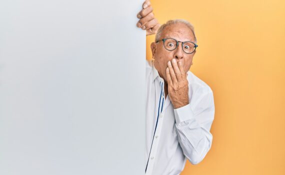 Semaine bleue man in white dress shirt wearing black framed eyeglasses