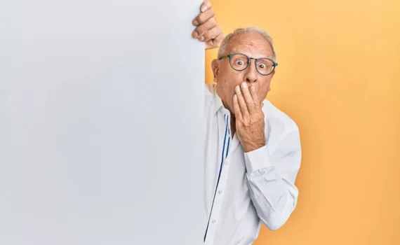 Semaine bleue man in white dress shirt wearing black framed eyeglasses
