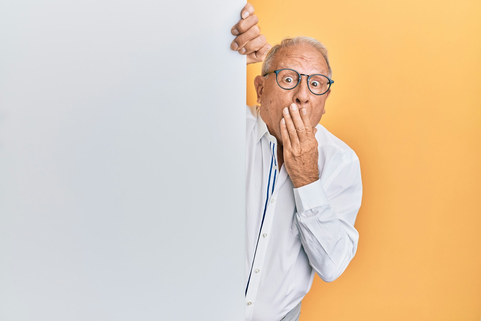 Semaine bleue man in white dress shirt wearing black framed eyeglasses