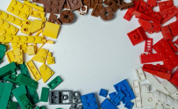 Bricks 4 Kidz blue red yellow and green lego blocks