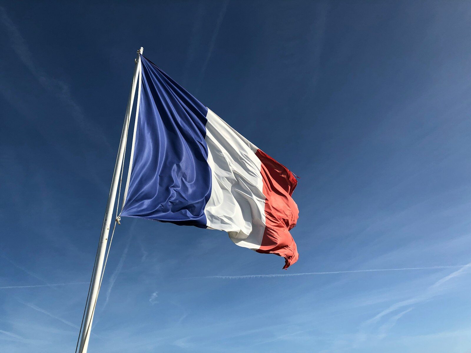 cérémonie french flag under blue sky