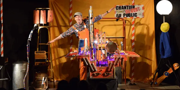 Pièce de Théâtre : La machine à sons. Ce spectacle musical raconte et met en scène un 