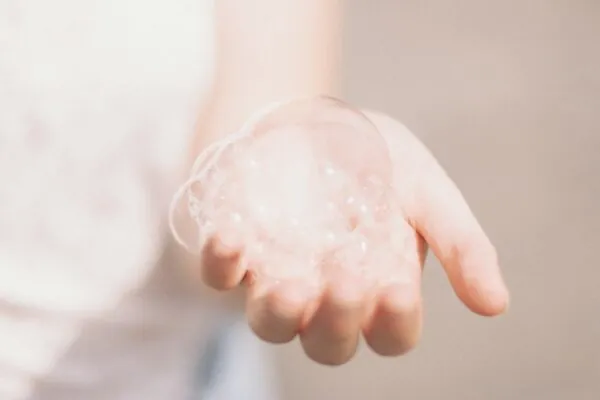 lessive person holding bubbles