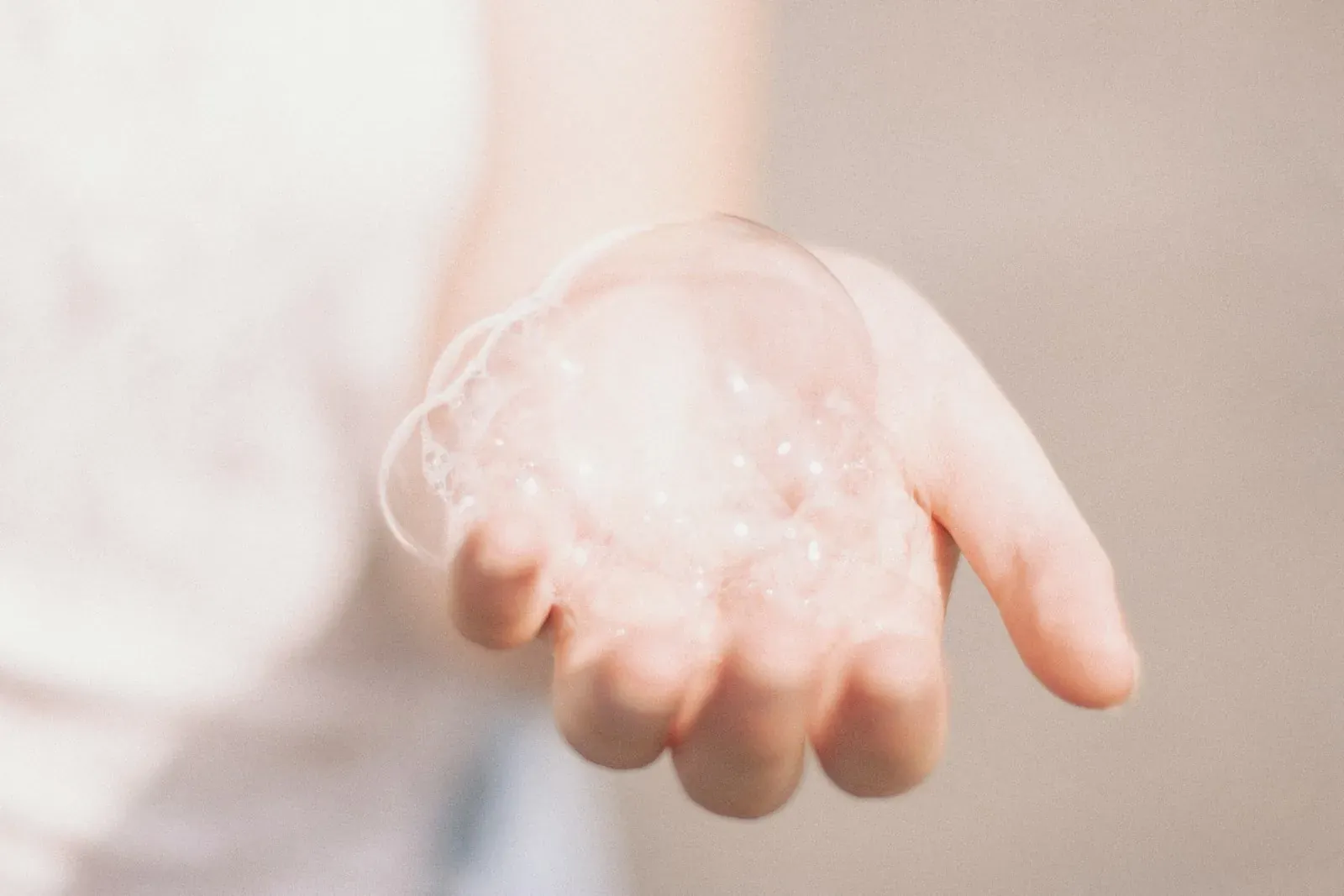 lessive person holding bubbles